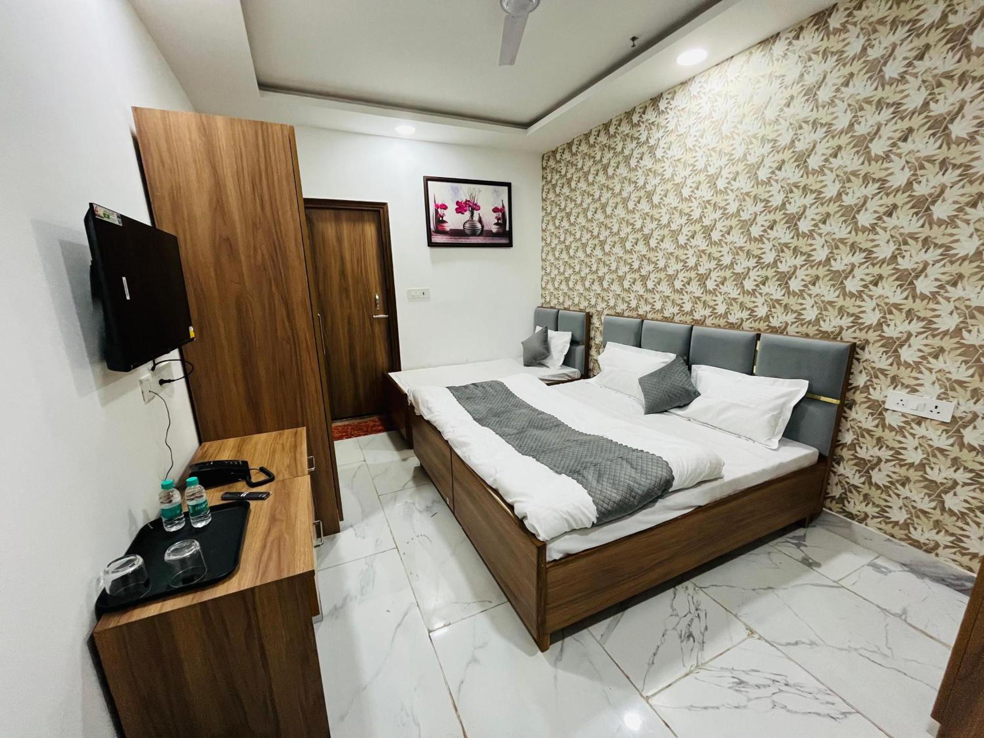 Townhouse Happy Habitat Guest House Greater Noida Exterior foto