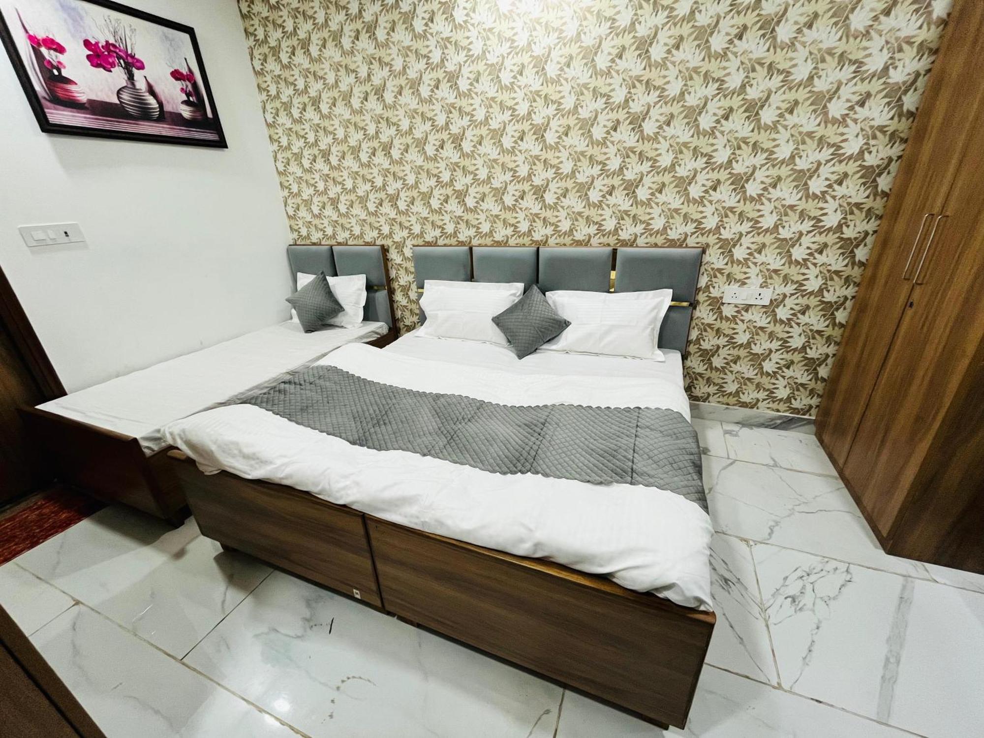 Townhouse Happy Habitat Guest House Greater Noida Exterior foto