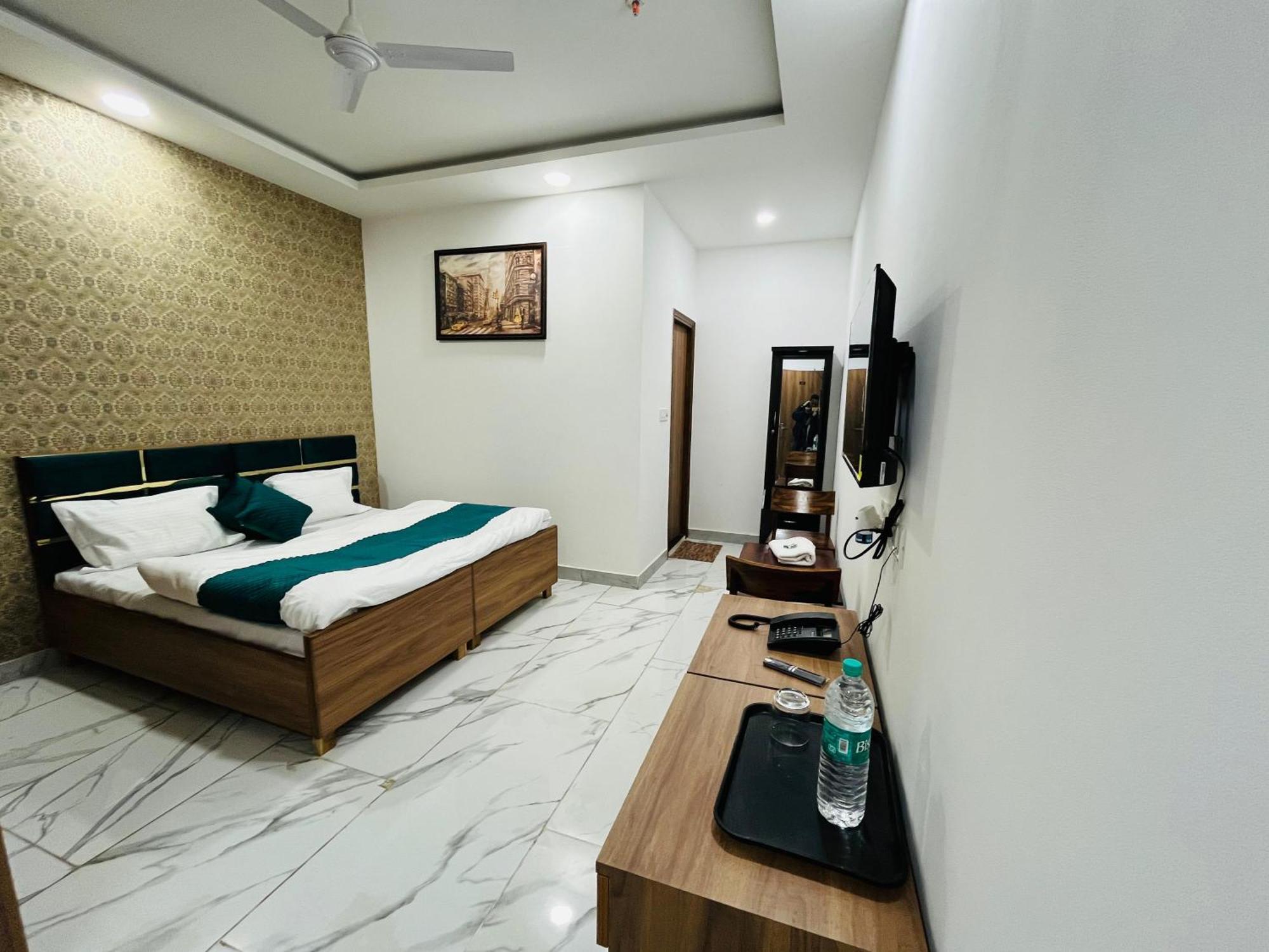 Townhouse Happy Habitat Guest House Greater Noida Exterior foto